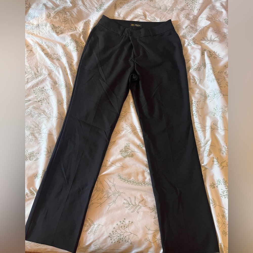 Women’s LEE black straight leg pants